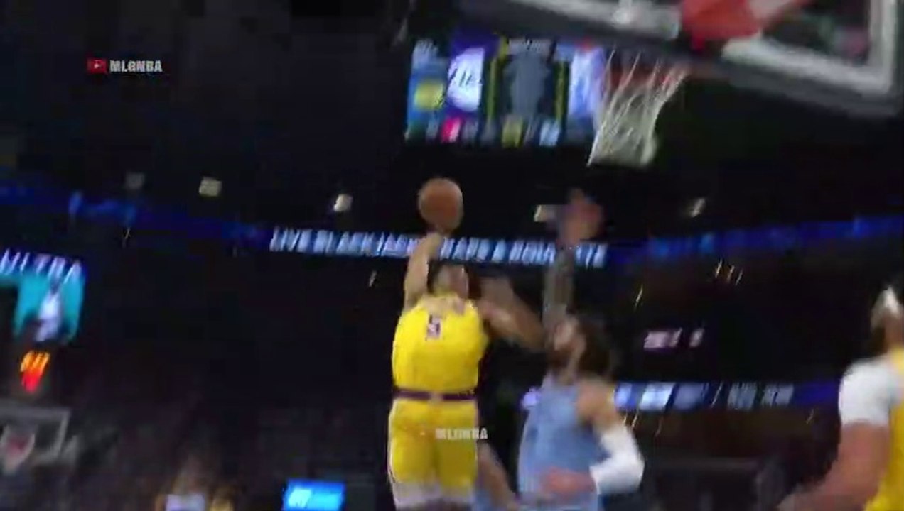 HortonTucker tries to flex and then runs into a brick wall in Steven Adams