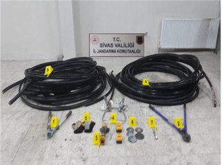 Kablo çalan 4 şüpheli yakalandı
