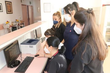 Zonguldak'ta sağlık çalışanları AA'nın "Yılın Fotoğrafları" oylamasına katıldı