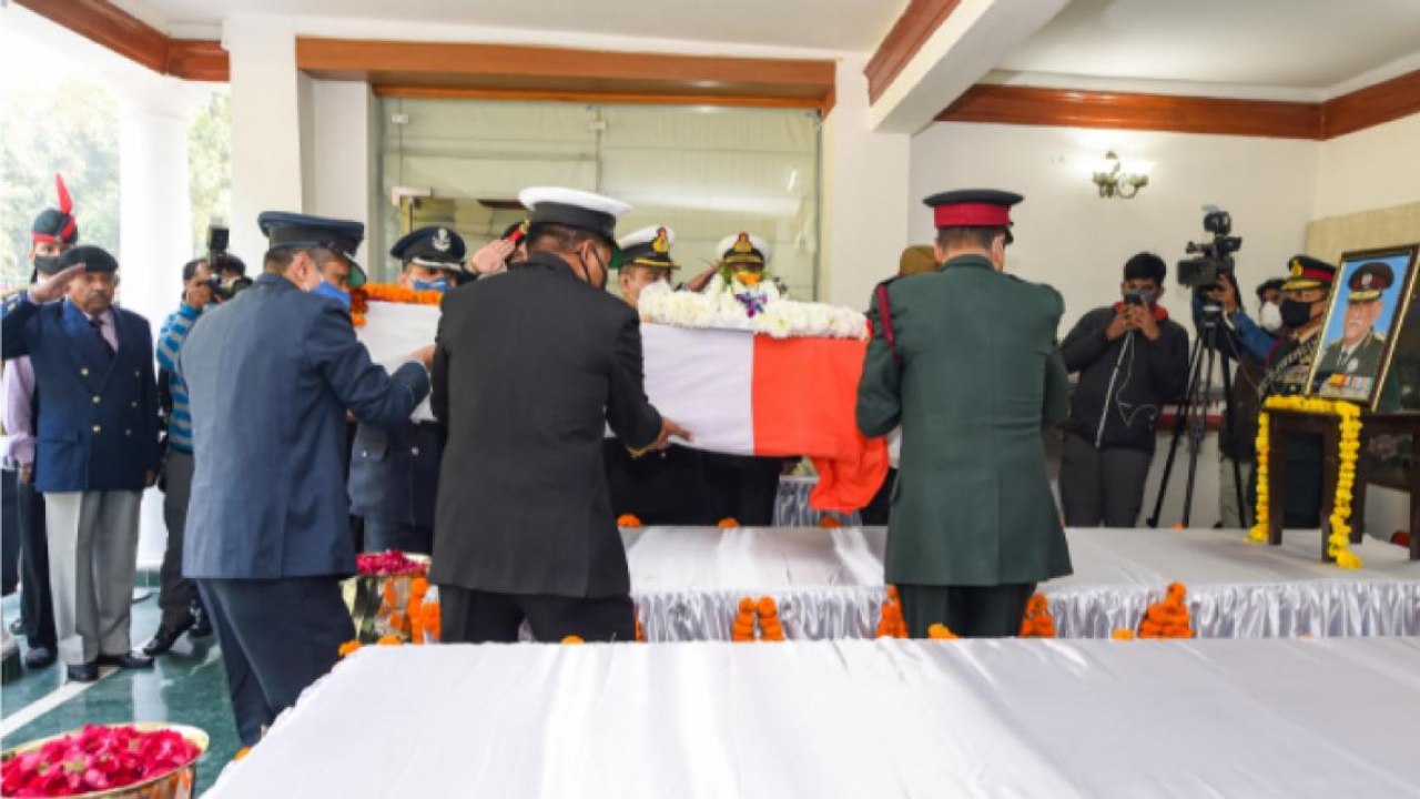 Mulayam Singh pays tribute to Bipin Rawat