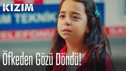 Öfkeden gözü döndü! 