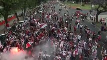 Los hinchas del River Plate celebran el tercer aniversario de la victoria ante el Boca Juniors
