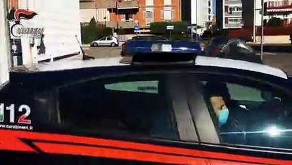 Bari, estorce 1.500 euro nel supermercato: fuori ci sono i carabinieri che lo arrestano