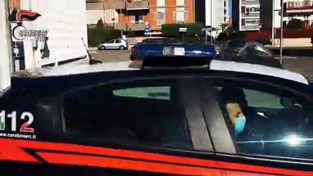 Bari, estorce 1.500 euro nel supermercato: fuori ci sono i carabinieri che lo arrestano