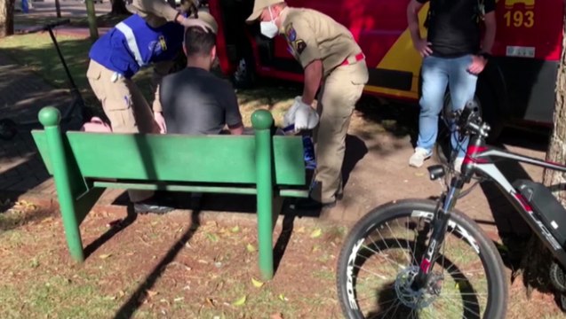 Jovem fica ferido ao sofrer queda de bicicleta na ciclovia da Avenida Brasil