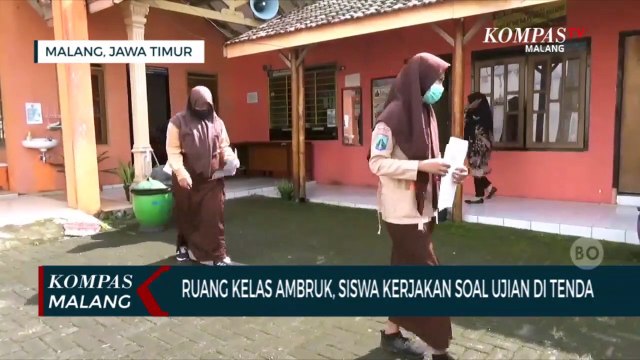 Ruang Kelas Roboh, Siswa Kerjakan Ujian di Tenda BNPB
