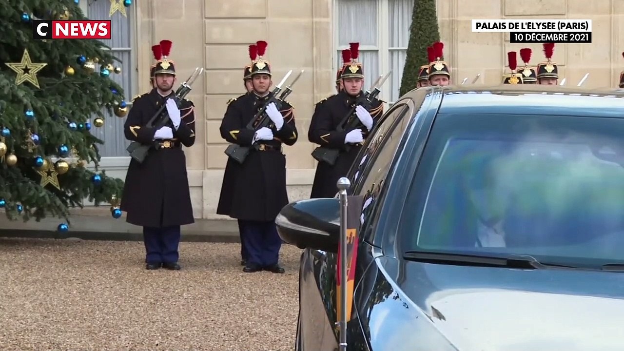 Le chancelier allemand Olaf Scholz à Paris pour sa première visite officielle