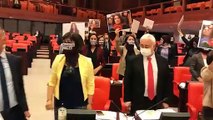 HDP’li vekillerden Garibe Gezer ve Aysel Tuğluk için Meclis’te eylem
