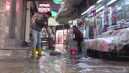 Etkili olan sağanak hayatı olumsuz etkiliyor