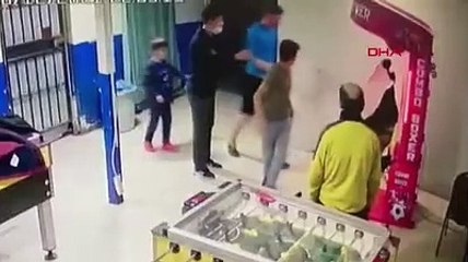 Topa vurdu! Duvara tosladı!