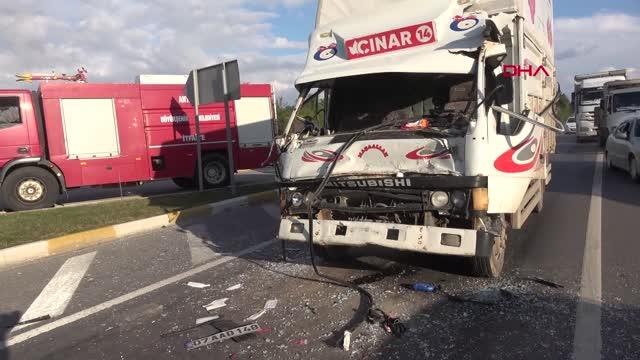 SERİK'TE TIR İLE KAMYONET ÇARPIŞTI, 2 YARALI