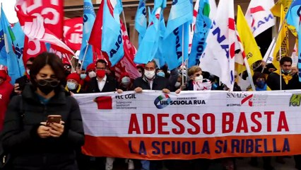 Download Video: Scuola, corteo degli insegnanti a Roma: 