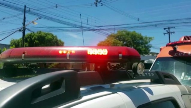 Em surto, mulher tenta raptar crianças em Cascavel e é contida por populares