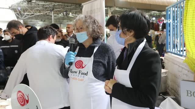 Tarhana çorbası alabilmek için adeta birbirleriyle yarıştılar