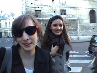 PROMENADE AVEC DEUX MUSES