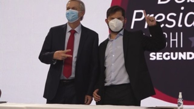 Moderación marca penúltimo debate presidencial de Chile entre Boric y Kast