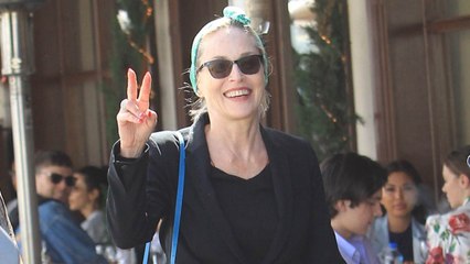 GALA VIDÉO - Sharon Stone topless à 61 ans, son clin d'oeil à la scène culte de Basic Instinct