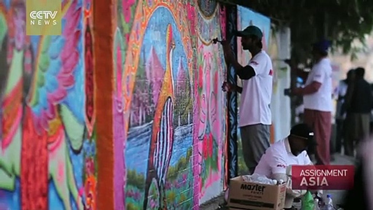 Reclaiming Lahore's walls