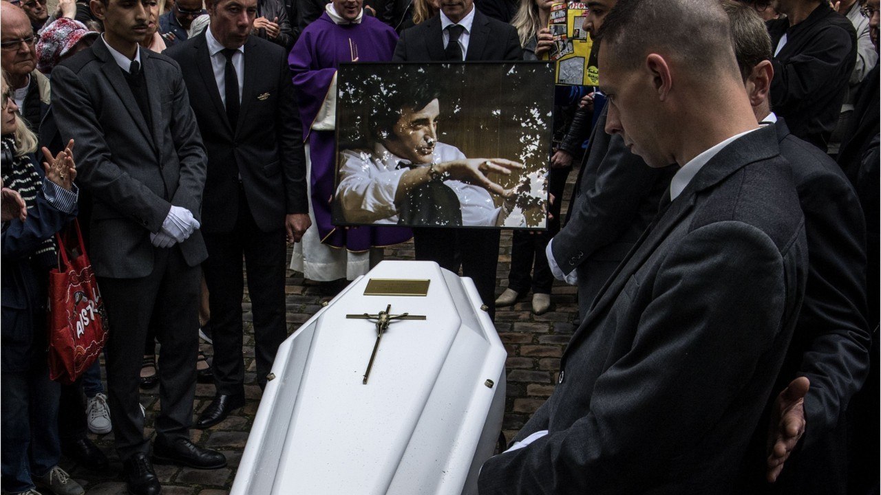 GALA VIDÉO - Obsèques de Dick Rivers : comme Johnny Hallyday il a choisi un cercueil blanc