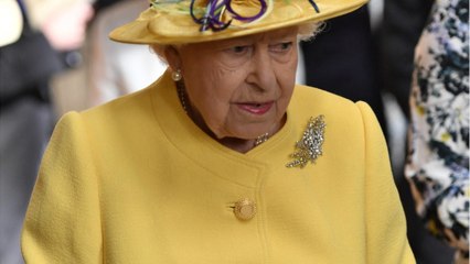 GALA VIDEO - La reine engage un jardinier : son salaire va vous étonner