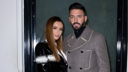 GALA VIDÉO -  Nabilla dévoile son joli baby bump dans une robe moulante aux côtés de son chéri Thomas