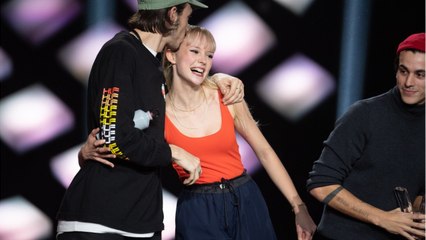 GALA VIDEO - Roméo Elvis, qui est le frère de la chanteuse Angèle ?