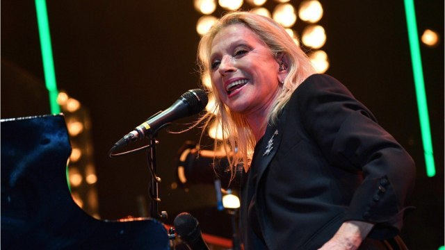 GALA VIDEO - Véronique Sanson : quelles séquelles a-t-elle après son cancer ?