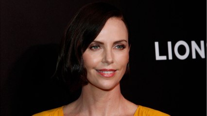 GALA VIDÉO - Charlize Theron en a marre de son célibat : “Il est temps que quelqu’un arrive”