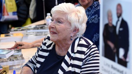 GALA VIDEO - ​Line Renaud raconte les petits-déjeuners très alcoolisés de Simone Signoret
