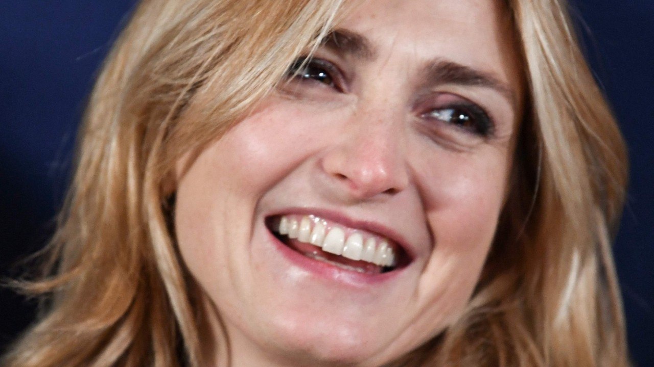 GALA VIDÉO - Julie Gayet a obtenu une grosse somme après la révélation de sa liaison avec François Hollande