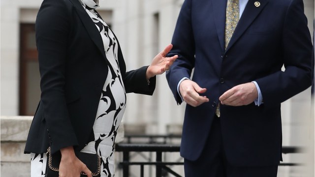 GALA VIDEO - Accouchement imminent pour Meghan Markle : cette arrivée en Grande-Bretagne qui ne trompe pas