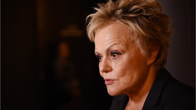 GALA VIDÉO - Muriel Robin harcelée sur les réseaux depuis sa “prise de bec” avec Jean-Marie Bigard