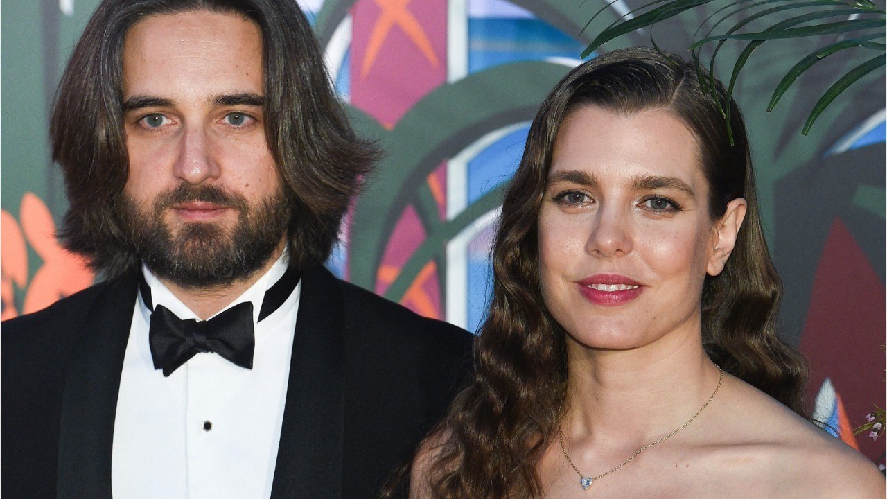 GALA VIDÉO - Charlotte Casiraghi: si sexy dans une robe fendue au bras de Dimitri au Bal de la Rose 2019