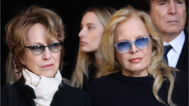 GALA VIDEO - Sylvie Vartan et Nathalie Baye toujours aussi proches : elles affichent leur complicité inébranlable