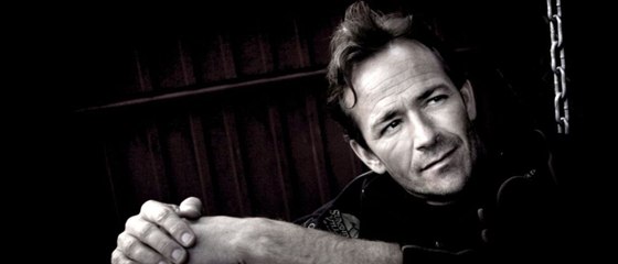 GALA VIDEO - Mort de Luke Perry : pourquoi les médecins ont décidé avec sa famille de ne pas faire d’acharnement thérapeutique