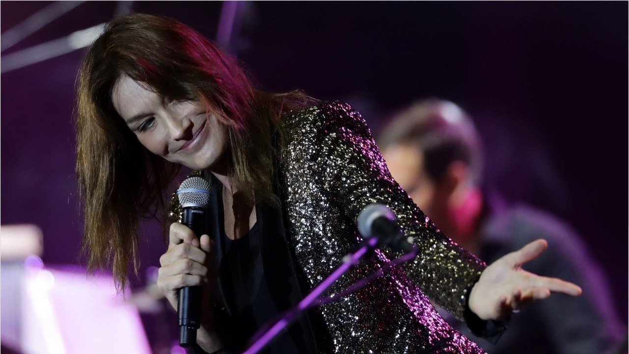 GALA VIDEO - Carla Bruni-Sarkozy pas tendre sur ses talents d’actrice: “Je ne suis pas mauvaise, je suis insipide!”