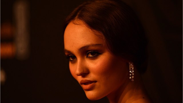 GALA VIDÉO - Lily-Rose Depp : comment son père Johnny veille sur elle depuis sa séparation avec Vanessa Paradis