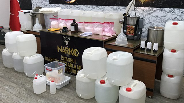 Büyükçekmece’de villaya uyuşturucu baskını: 3 İranlı yakalandı