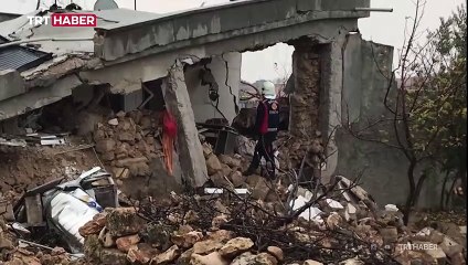 Tüpten sızan gaz bomba gibi patladı: Ev yıkıldı