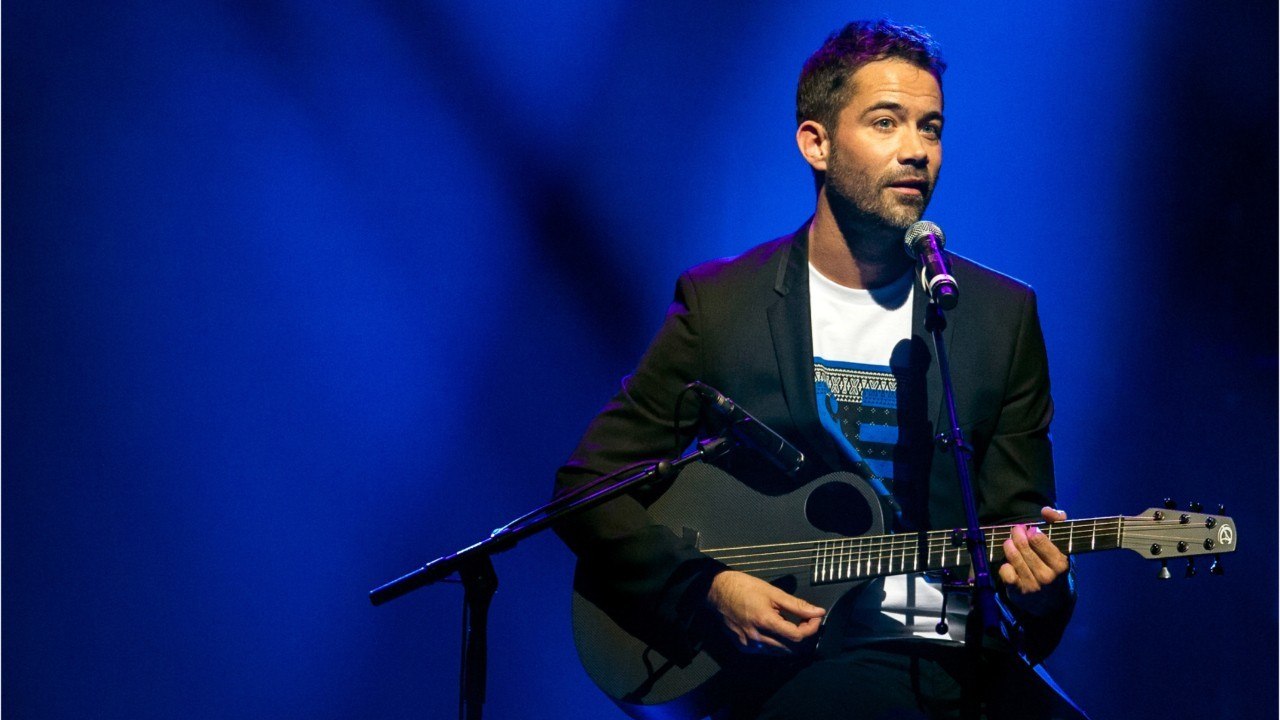 GALA VIDEO - Emmanuel Moire, ce que la disparition de sa grand-mère lui a appris