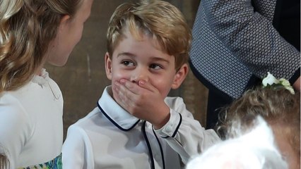 GALA VIDEO - Le malicieux commentaire de George quand il a vu sa mère Kate Middleton jouer au football à Belfast