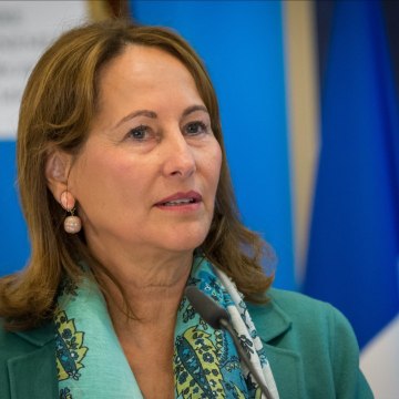 GALA VIDÉO - Ségolène Royal exprime son regret après une photo déplaisante pour Brigitte Macron