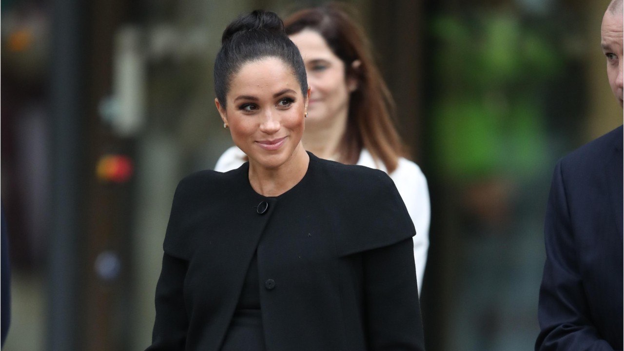 GALA VIDEO - Meghan Markle : elle retrouve ses amis à New York et organise sa baby shower