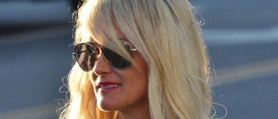 GALA VIDEO - Laeticia Hallyday “soucieuse de son train de vie”, comment elle a pris la main sur les finances de Johnny