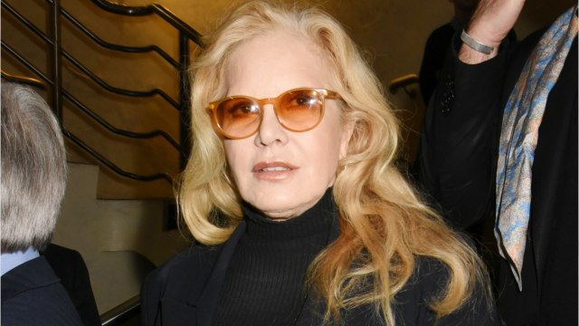 GALA VIDÉO - Mauvaise nouvelle pour Laeticia Hallyday : Sylvie Vartan n'a pas fini de chanter Johnny…