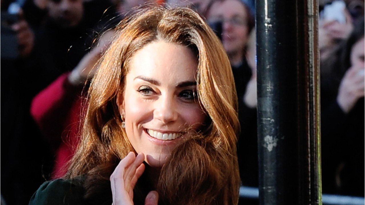 GALA VIDEO - Kate Middleton : sa photo sur sa carte de remerciement surprend ses fans