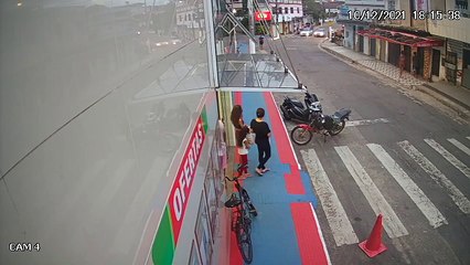 VÍDEO | Motociclista fica ferido após bater de frente em Vila Velha