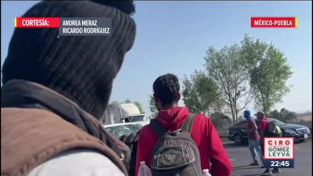 Migrantes golpean a agente del Instituto Nacional de Migración