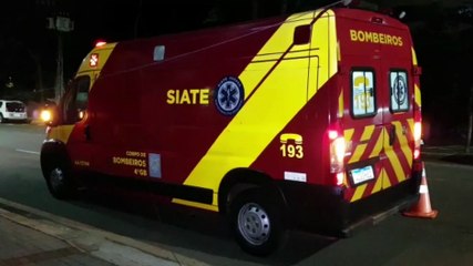 Condutor perde controle e colide Kia Sportage contra poste no Centro