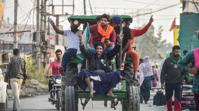 Farmers celebration at Delhi border while marching to home